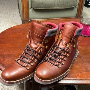 🚨Cole Haan Hikers gently used for city hiking Very comfortable also waterproof